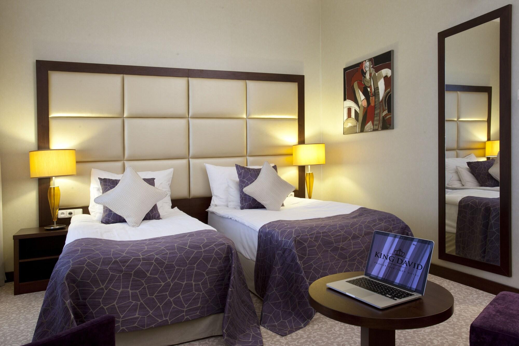 Kosher Hotel King David Praga Esterno foto A room at the hotel