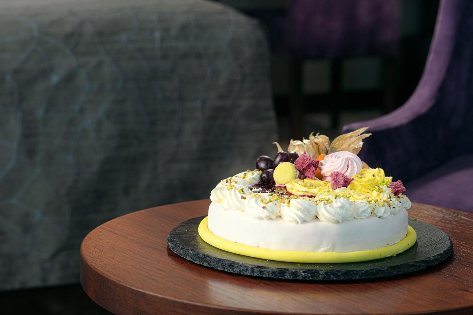 Kosher Hotel King David Praga Esterno foto A fruit cake