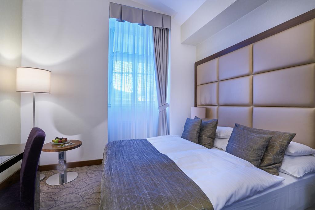 Kosher Hotel King David Praga Esterno foto A room at the hotel