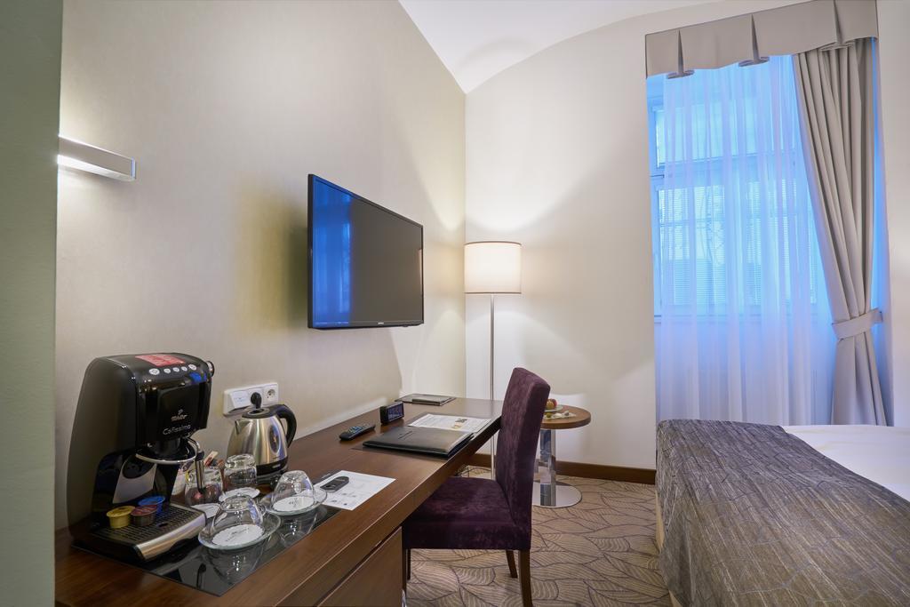 Kosher Hotel King David Praga Esterno foto A room at the hotel