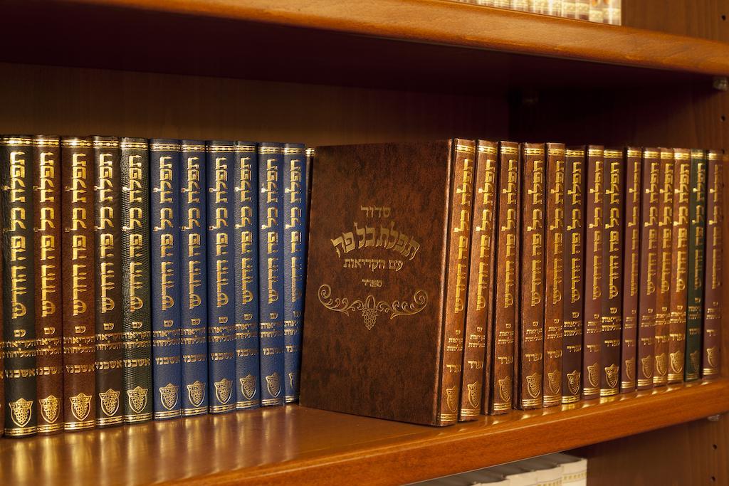 Kosher Hotel King David Praga Esterno foto The complete set of the Encyclopedia Hebraica