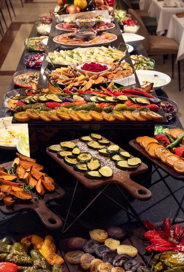 Kosher Hotel King David Praga Esterno foto A selection of Middle Eastern cuisine